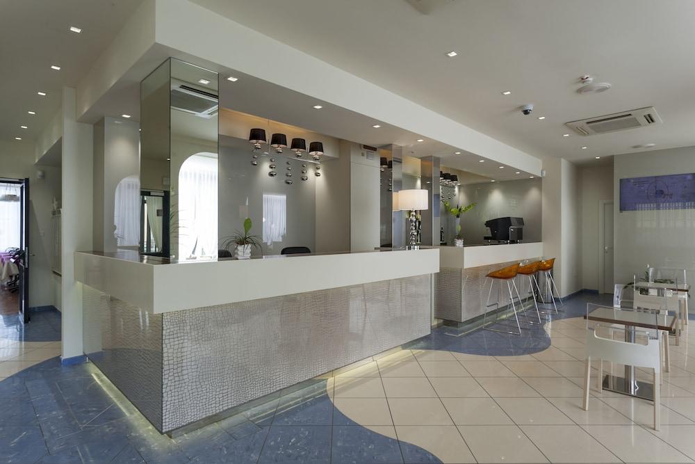 רימיני Hotel Aurora Mare מראה חיצוני תמונה