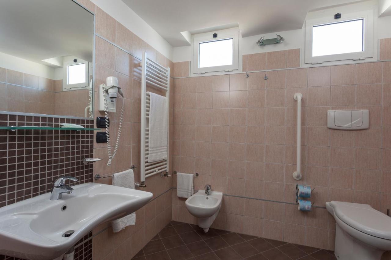 רימיני Hotel Aurora Mare מראה חיצוני תמונה